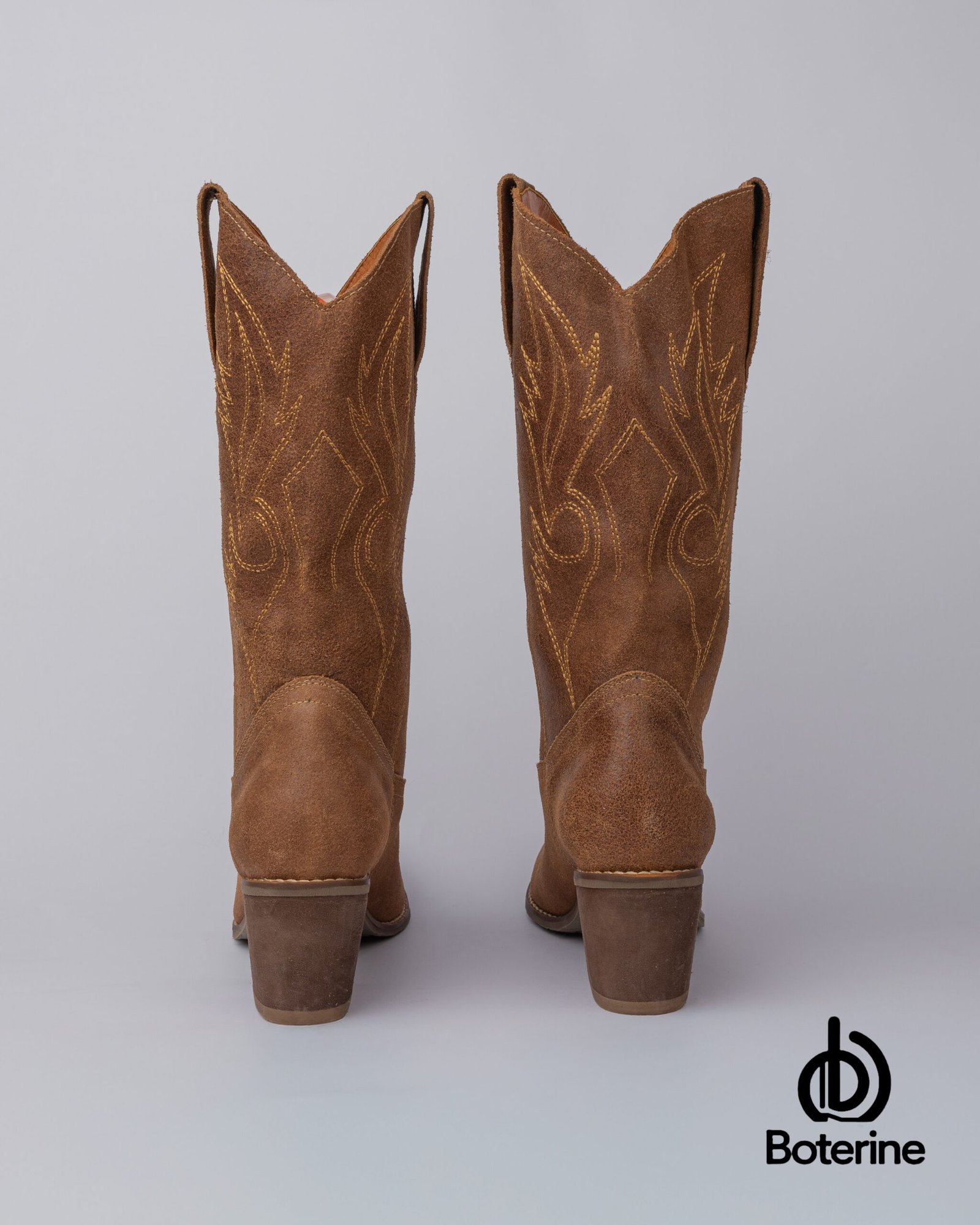 Botas en gamuza bordadas para mujer - Image 3